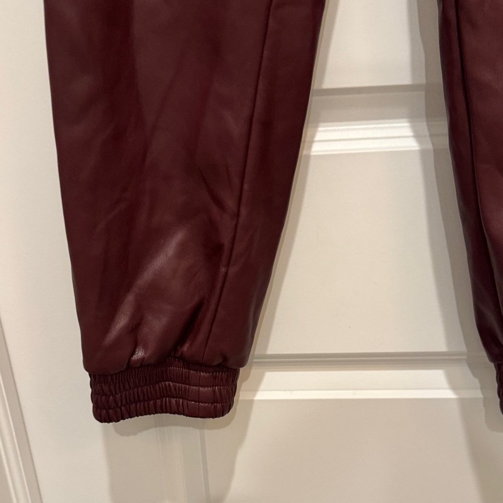 Dolce Cabo Burgandy Wine Faux Leather Jogger Pants Women’s Medium - Picture 7 of 8